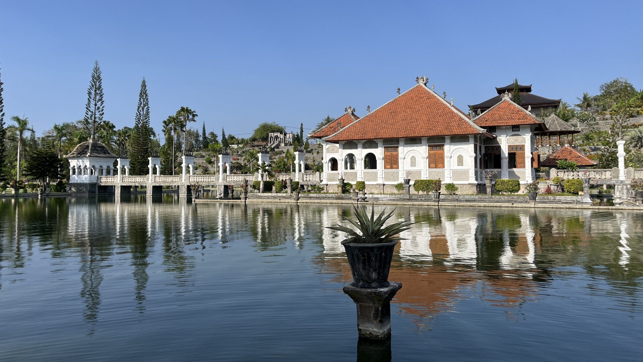 taman ujung karangasem floating palace